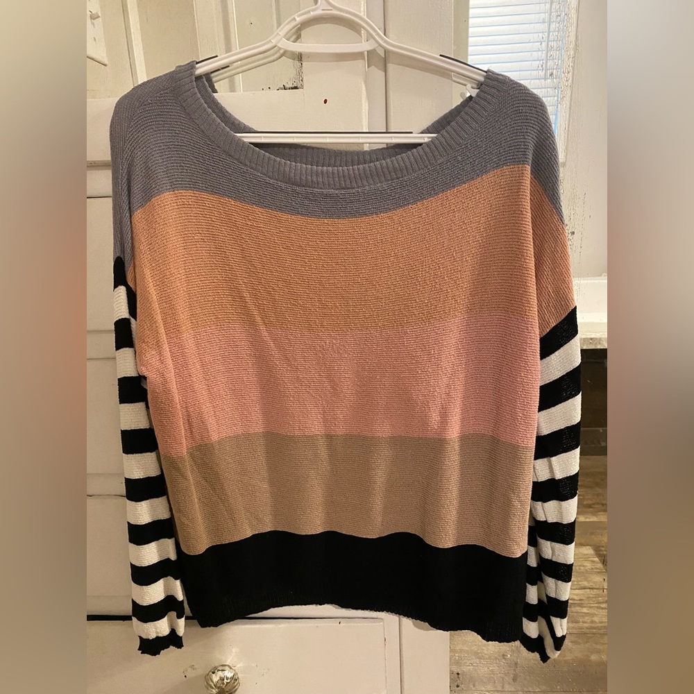 Thin knitted sweater, Size small, Peach Love brand